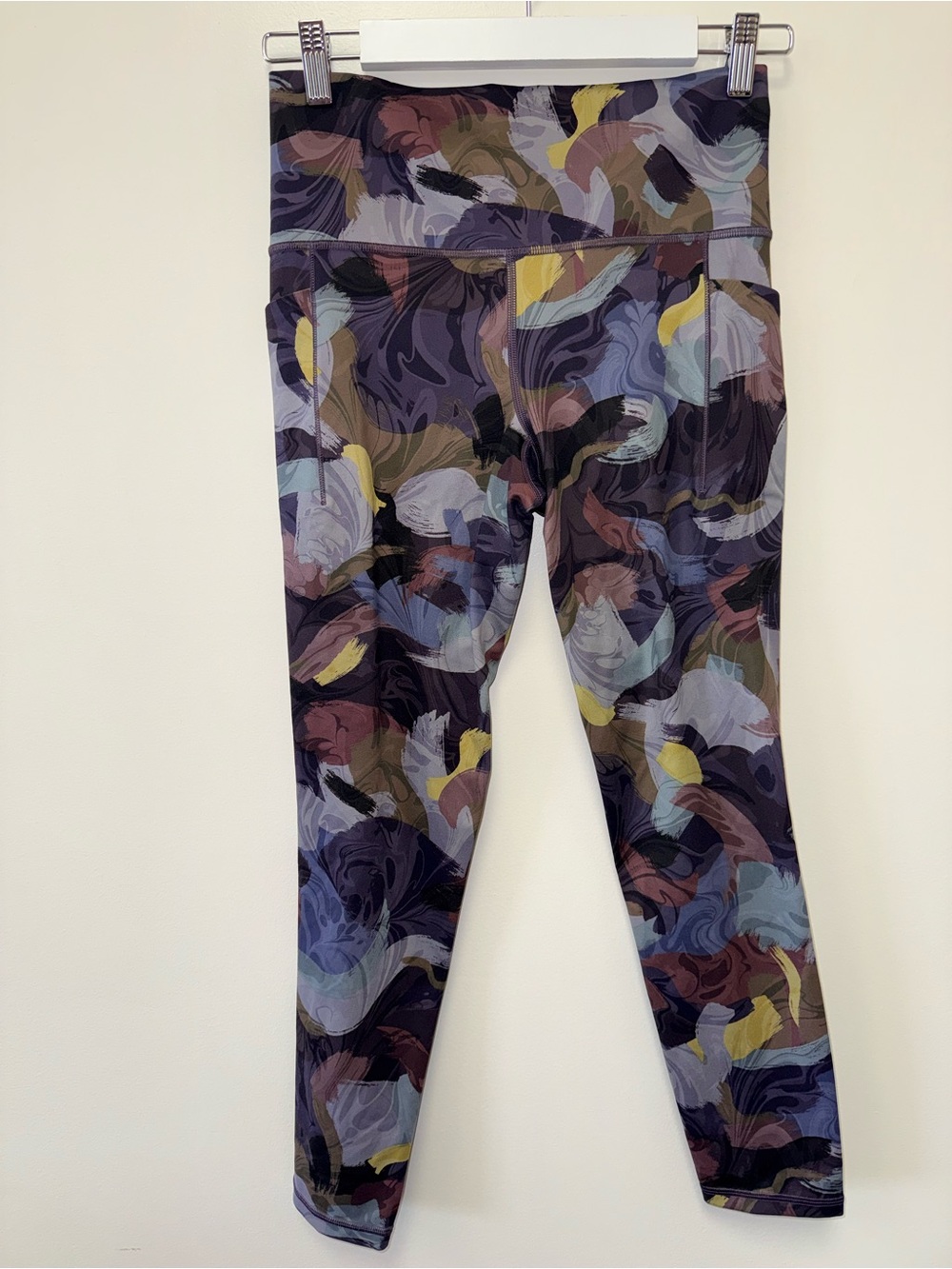 Athleta (M) Salutation Stash Pocket Printed Neutral Floral 7/8 Tight Leggings